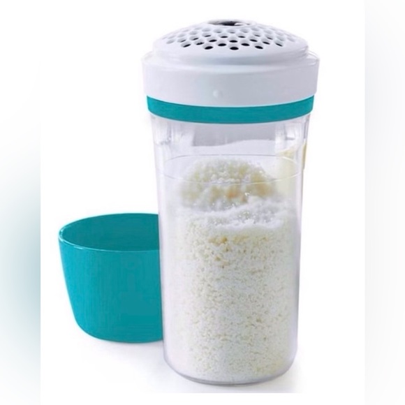 Tupperware Exclusive Delux Cheese Shaker 400ml - Picture 1 of 4